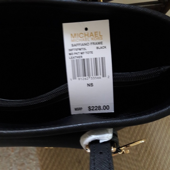 NWT  MICHAEL KORS SAFFIANO LEATHER FRAME MD TOTE - Picture 8 of 8